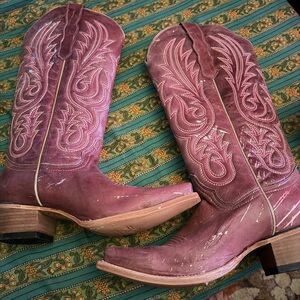 Women’s Mauve Distressed Western Ankle Booties New no box never worn